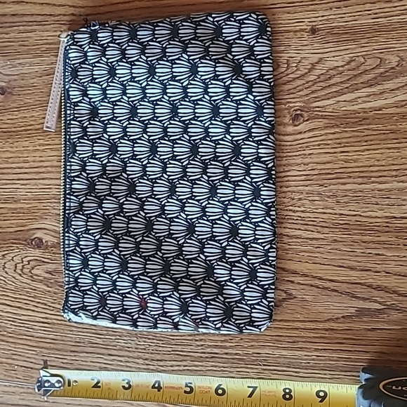 Merona Pouch - Picture 3 of 4